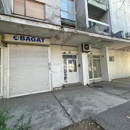 Large Centre Apartment *