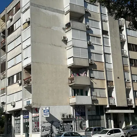 Large Centre Apartment *